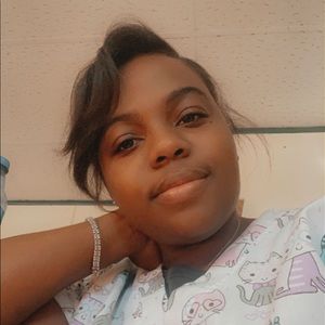 Meet your Posher, Steffany